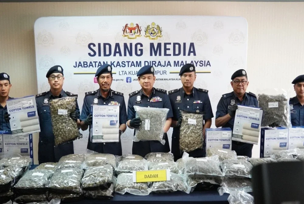 JKDM menumpaskan empat cubaan menyeludup dadah jenis bunga ganja seberat lebih 1,000kg dalam operasi di sekitar Lembah Klang dan KLIA1 baru-baru ini. Foto JKDM