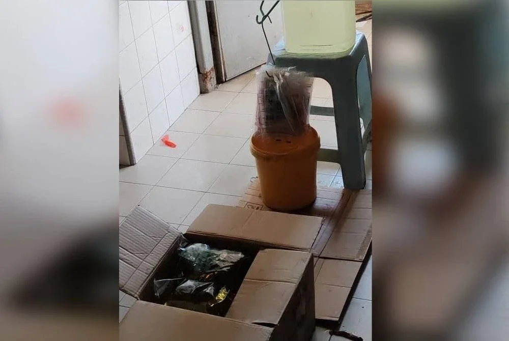 Minyak paket yang ditemukan dalam pemeriksaan itu.