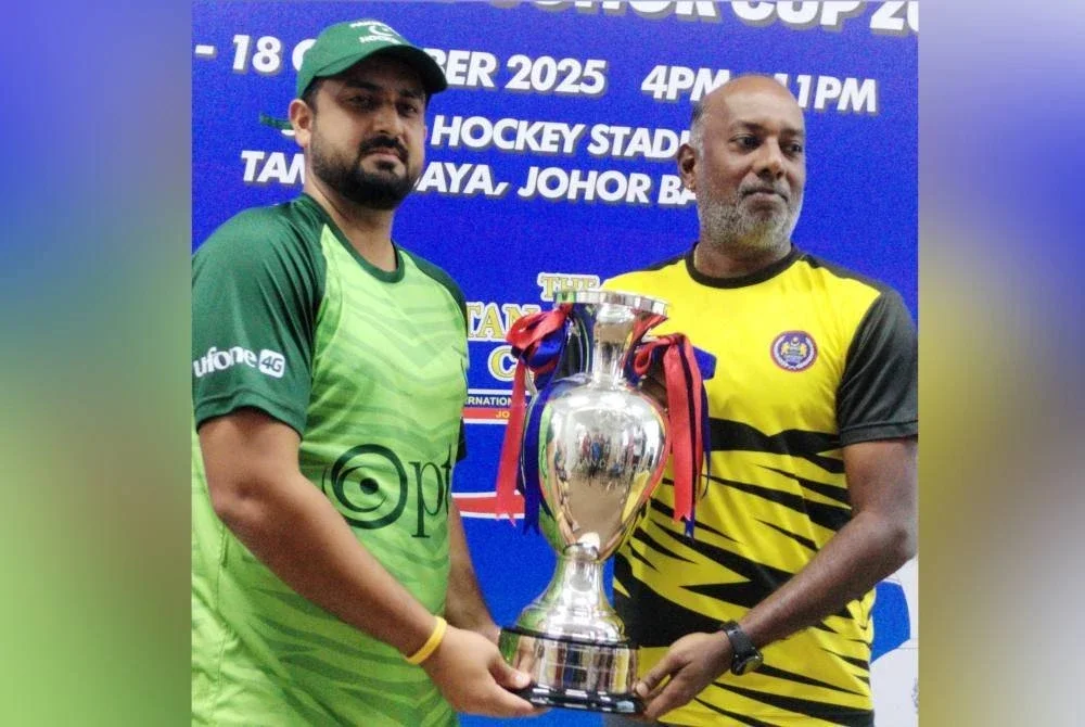 Kaliswaran (kanan) dan Azfar pada sidang media berkenaan.