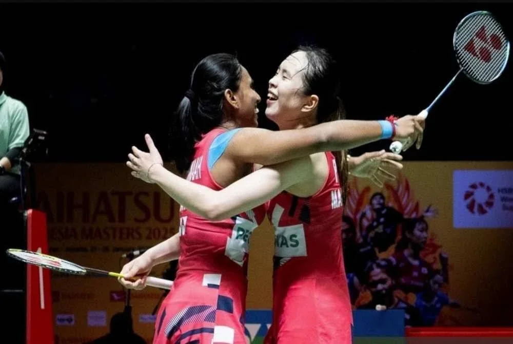 Thinaah- Pearly mara separuh akhir Terbuka Artik Super 500 selepas menewaskan Lambert–Pognante di Energia Arena, Vantaa, Finland pada Jumaat.