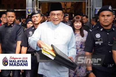 Beg istimewa yang digunakan Anwar untuk membawa dokumen Belanjawan 2026 membawa simbol kecekalan, kelestarian, dan keprihatinan terhadap OKU. Foto Rosli Talib