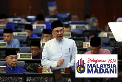 Anwar membentangkan Belanjawan 2026 di Bangunan Parlimen pada Jumaat. Foto Bernama