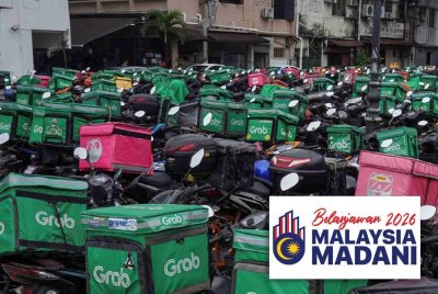 Penghantar menyambut baik insentif caruman padanan sehingga RM600 setahun atau RM6,000 seumur hidup di bawah skim i-Saraan Plus yang diumumkan kerajaan pada Belanjawan 2026. - Gambar hiasan