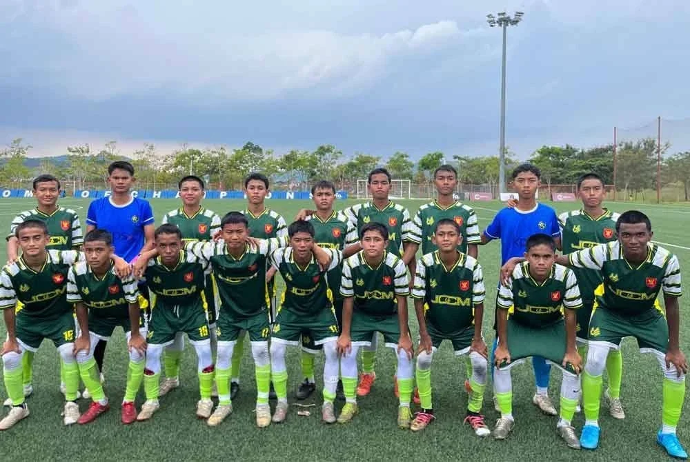 Pasukan SMK Dato’ Harun akan berdepan SMK Seksyen 9 di pentas suku akhir Piala Datuk Mokhtar Dahari B-15 pada Isnin.