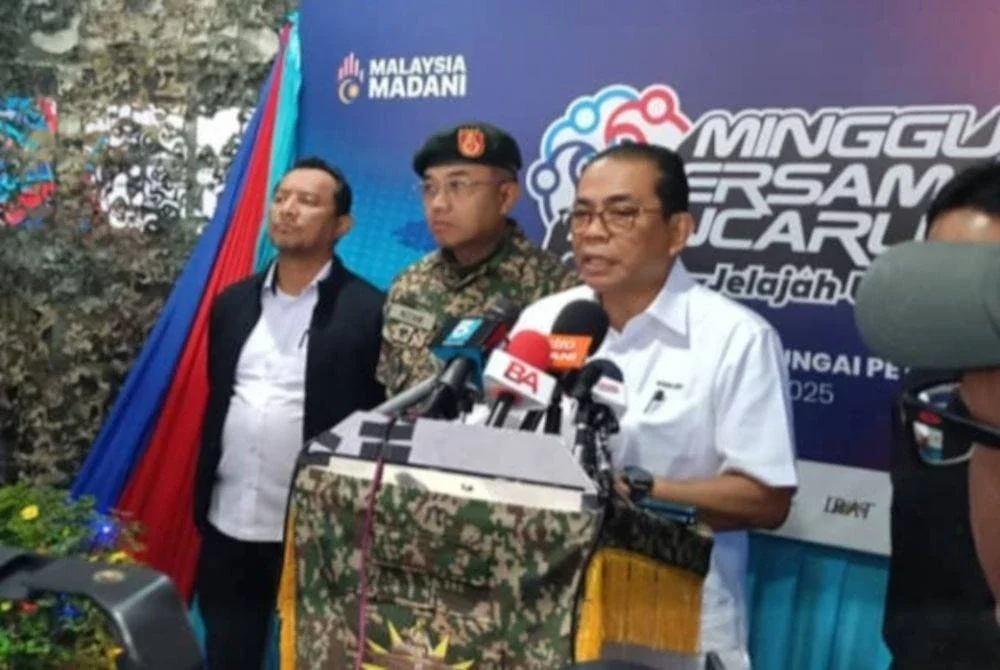 Pelancaran disempurnakan Menteri Pertahanan, Datuk Seri Mohamed Khaled Nordin.