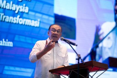 Anwar berucap pada Program "Temu Anwar" Bersama Pelajar Universiti Teknologi PETRONAS (UTP), pada Sabtu. Foto Bernama
