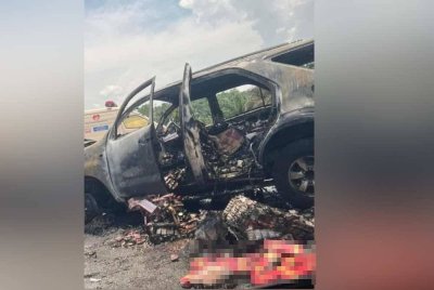 SUV terbabit dalam kemalangan maut membabitkan tiga kenderaan hingga meragut tiga nyawa disyaki membawa muatan rokok seludup.