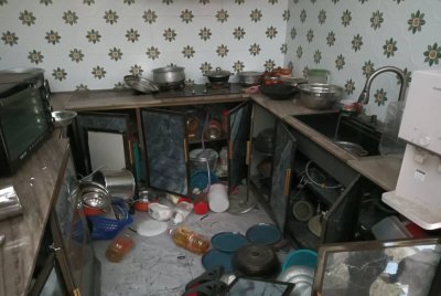 Letupan kecil berlaku di bahagian dapur sebuah rumah di Lebuhraya Muhibbah, Taman Alma pada petang Sabtu.