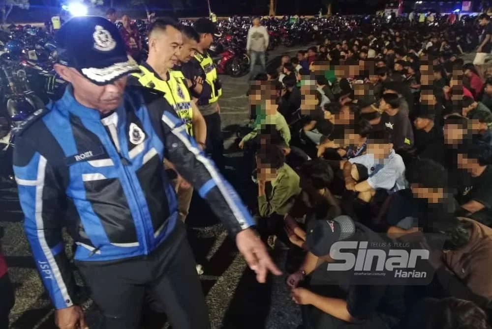 Antara suspek yang ditahan dalam operasi berkenaan.