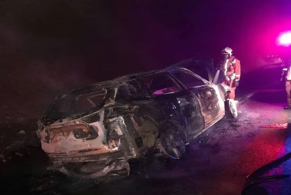 Proton X70 musnah seratus peratus dalam kebakaran kereta di Kilometer 252.4 Lebuhraya Plus Arah Utara awal pagi Ahad.