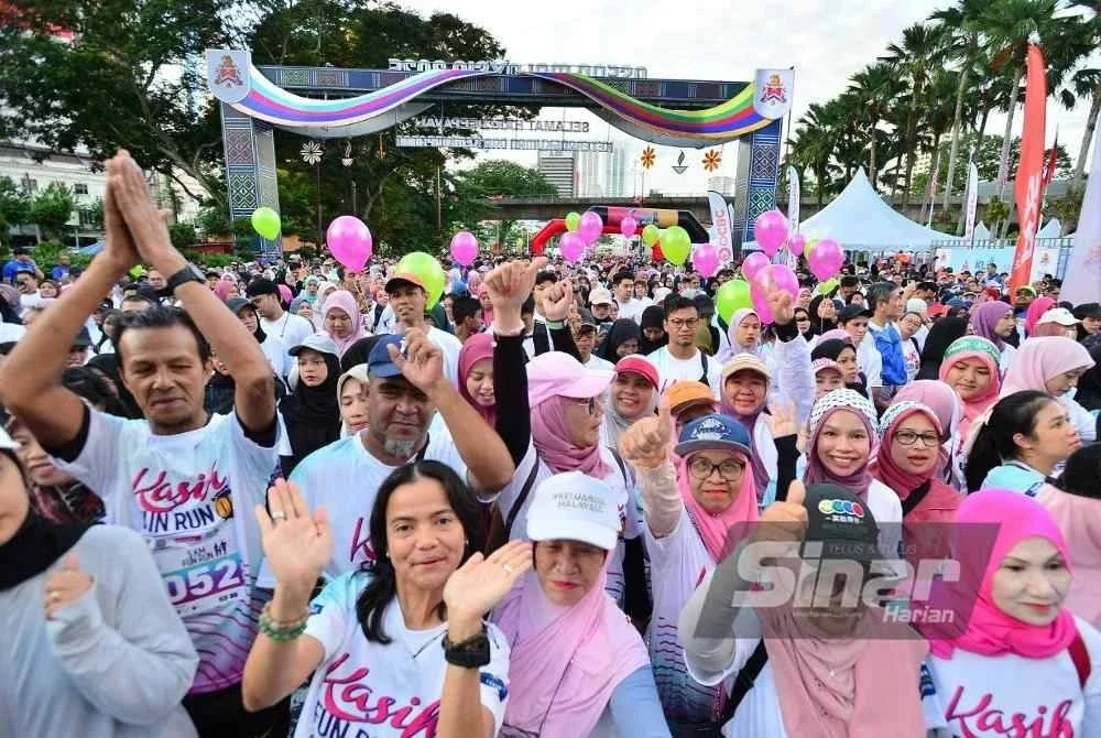 Gelagat ceria peserta selepas sesi 'flag off' Kasih Fun Run 2025. - Foto: SINAR HARIAN/ ASRIL ASWANDI SHUKOR.