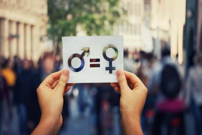 Pendedahan pendidikan seksual perlu diberikan oleh keluarga, sekolah, dan melalui program kerajaan serta NGO dengan kandungan bersesuaian umur. Gambar hiasan