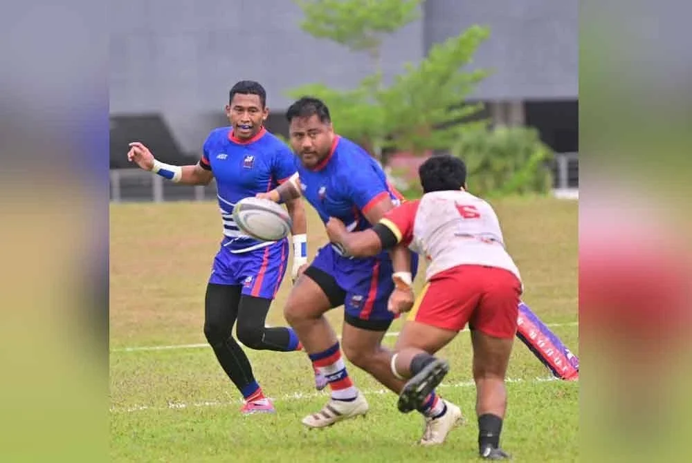 Tonggak Johor, Sae Faalupega cuba melepasi halangan pemain Selangor dalam aksi suku akhir Piala Agong di Stadium Ragbi Johor, Mount Austin pada Sabtu. FOTO: KESATUAN RAGBI NEGERI JOHOR