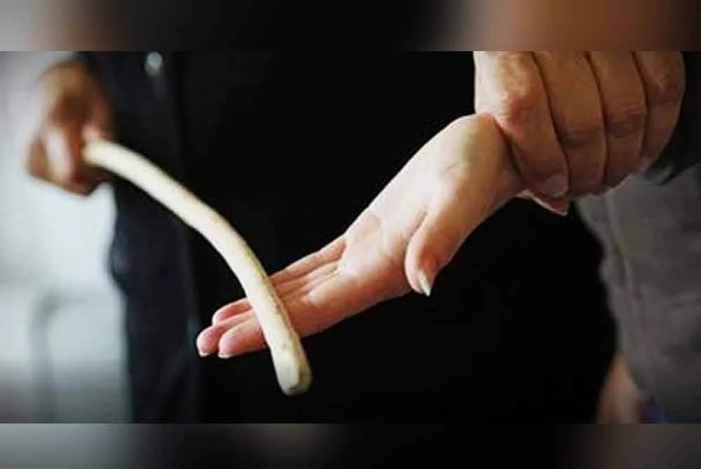 Generasi terdahulu yang pernah merasai hukuman rotan sudah membuktikan mereka lebih berdisiplin, menghormati guru serta patuh dengan peraturan. Gambar hiasan