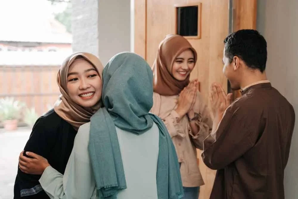 Banyak kajian lain dapati ikatan kejiranan yang saling prihatin dan mempercayai antara satu sama lain, bawa banyak kesan positif dalam kesejahteraan hidup seseorang. Gambar hiasan 123rf