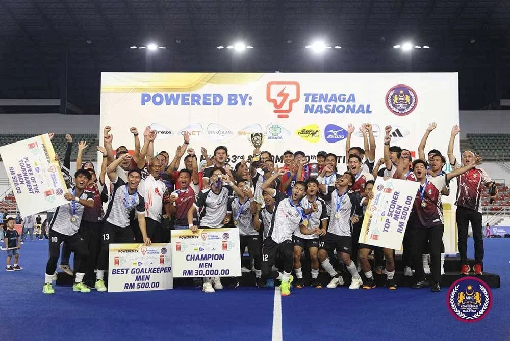 Terengganu mempertahankan kejuaraan Piala Tun Abdul Razak buat kali kedua berturut-turut selepas menewaskan Pahang dalam aksi final di Stadium Hoki Nasional Bukit Jalil pada Sabtu. - Foto: MHC