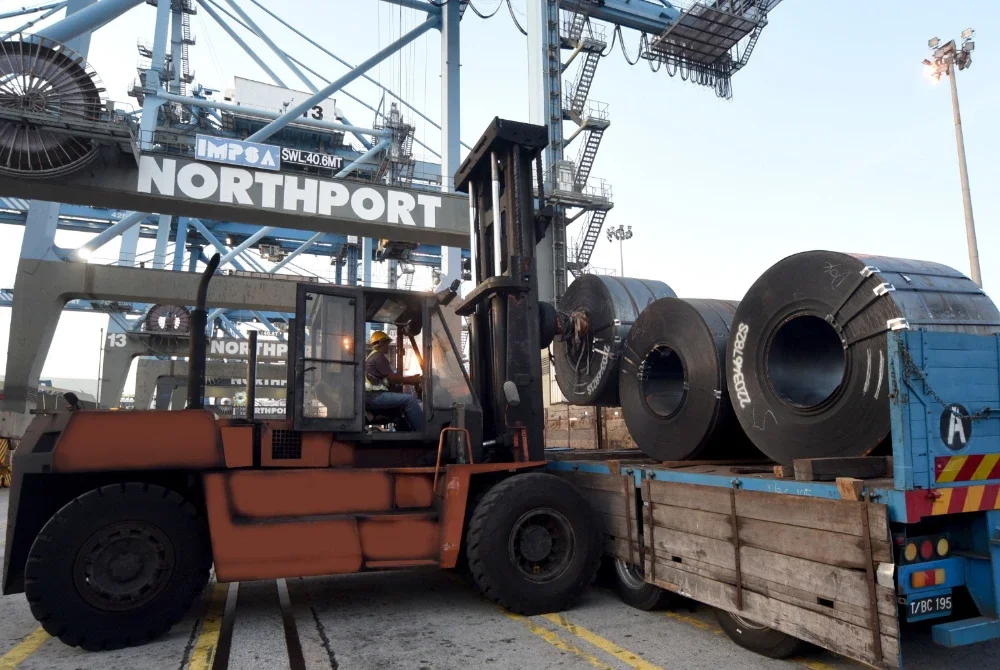 Northport mencatat prestasi bulanan tertinggi bagi pengendalian kargo konvensional dengan jumlah 1,327,883 FWT mengatasi rekod Oktober tahun lalu. Foto Northport