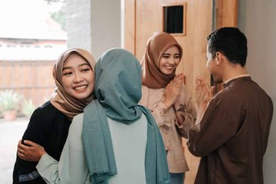 Banyak kajian lain dapati ikatan kejiranan yang saling prihatin dan mempercayai antara satu sama lain, bawa banyak kesan positif dalam kesejahteraan hidup seseorang. Gambar hiasan 123rf