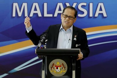 Mohd Azam bercakap pada sidang media khas di Kementerian Pendidikan pada Isnin. Foto Bernama