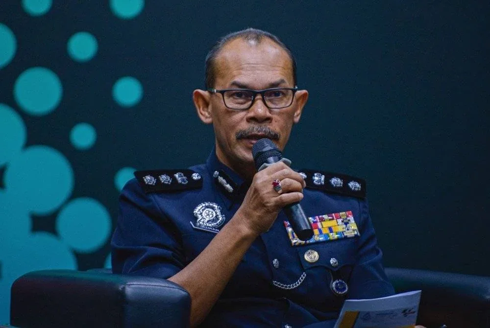 Azman pada sidang media mengenai taklimat trafik dan keselamatan sempena perlumbaan MotoGP 2025 di Litar Antarabangsa Petronas Sepang pada Isnin. Foto Bernama