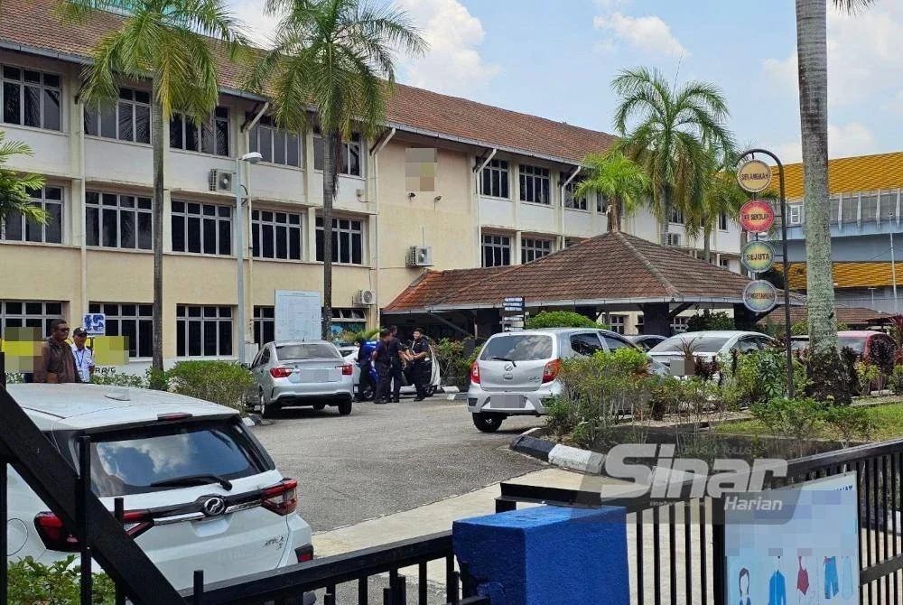 Pemantauan ketat dilaksanakan di pekarangan sekolah susulan kejadian kes bunuh membabitkan mangsa seorang pelajar perempuan Tingkatan Empat pada Selasa.