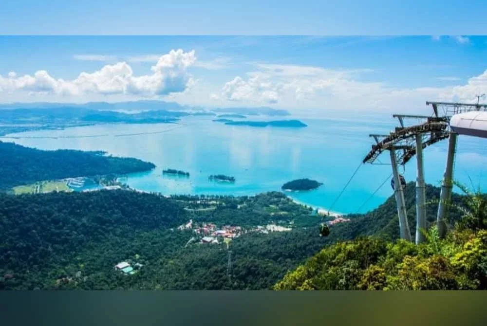 Pulau Langkawi dinobatkan sebagai pulau kedua terbaik dunia dalam senarai Top Islands: Reader’s Choice Awards 2025 oleh portal pelancongan berprestij, Conde Nast Traveler.