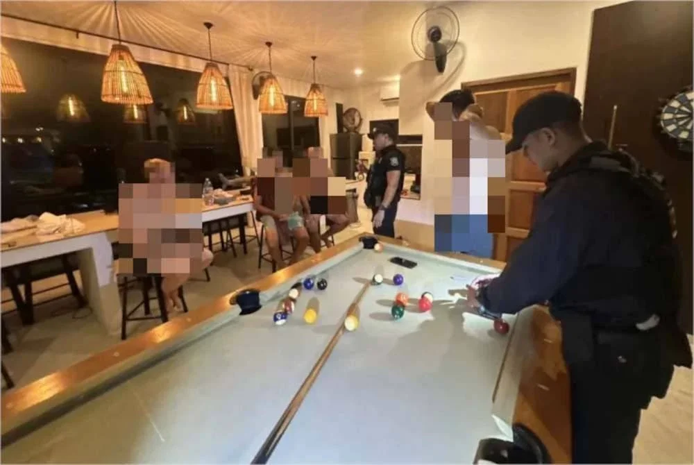 Keempat-empat suspek yang ditahan dalam operasi polis. Agensi