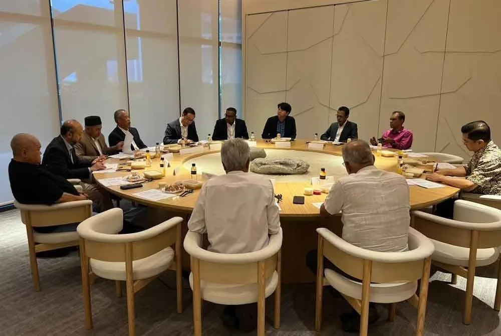 Parti-parti politik di luar blok kerajaan ketika sidang meja bulat pada petang Selasa bersetuju menamakan gabungan sebagai Ikatan Prihatin Rakyat (IPR).