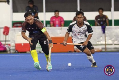 Faizal (kanan) membentuk ekosistem kompetitif dalam skuad Terengganu dalam kempen mempertahankan kejuaraan Piala Tun Abdul Razak musim ini. Foto Malaysian Hockey Confederation
