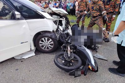 Dua pelajar SMK Permaisuri Nur Zahirah maut selepas motosikal dinaiki merempuh sebuah MPV dalam kejadian di Jalan Bukit Kluang, Besut pada Selasa.