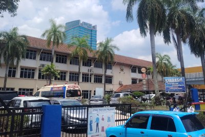 Satu kes bunuh melibatkan mangsa seorang pelajar perempuan berusia 16 tahun di sebuah sekolah di Bandar Utama, Petaling Jaya pada Selasa.
