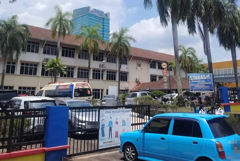 Satu kes bunuh melibatkan mangsa seorang pelajar perempuan berusia 16 tahun di sebuah sekolah di Bandar Utama, Petaling Jaya pada Selasa.