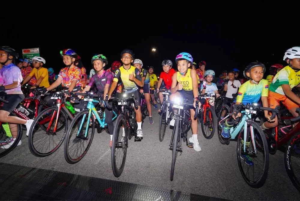 Sebahagian peserta yang mengambil bahagian dalam kategori yang dipertandingkan dalam kayuhan berkenaan.
