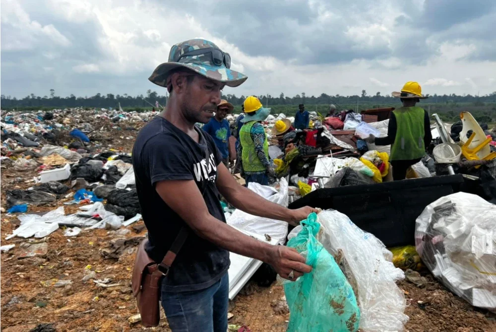 Plastik yang dikutip digunakan untuk menghasilkan diesel berkualiti tinggi.