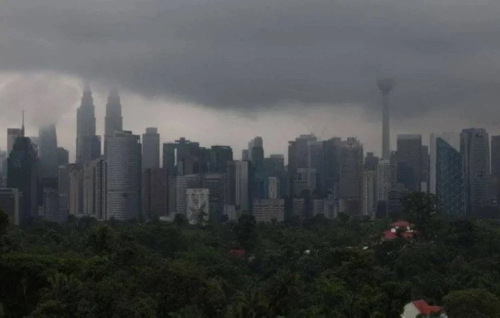Beberapa kawasan sekitar Kuala Lumpur, Kepong dilaporkan mengalami gangguan bekalan elektrik sejak pagi Rabu. Gambar hiasan 