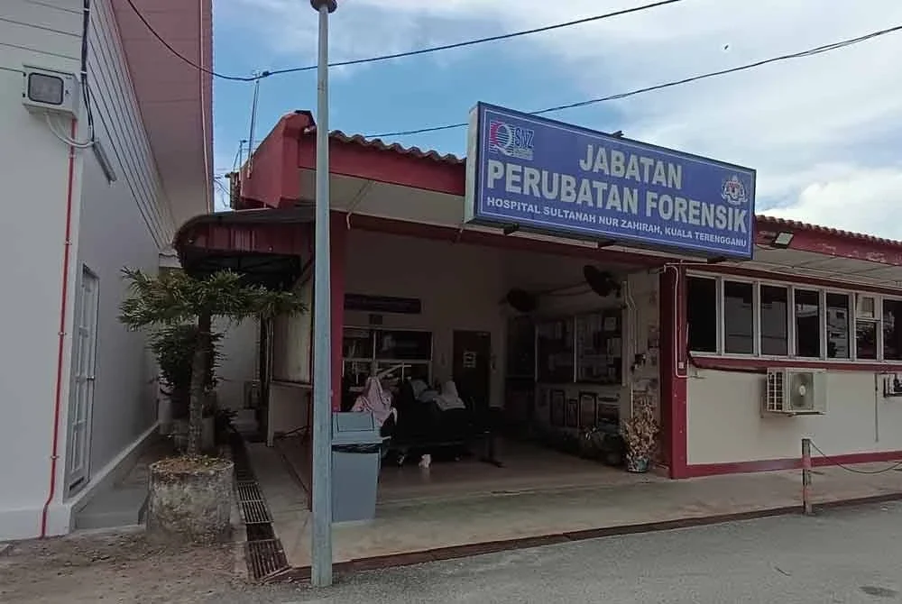 Jenazah mangsa dibawa ke Jabatan Perubatan Forensik HSNZ untuk proses bedah siasat.