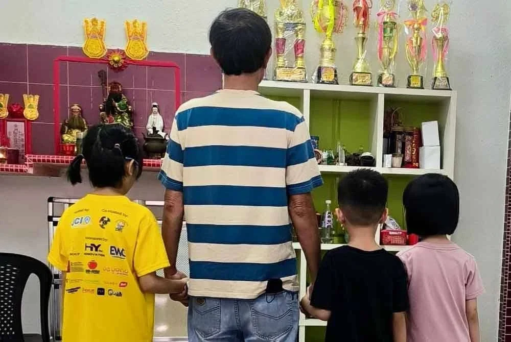 Lelaki tersebut terpaksa mengambil keputusan menumpangkan tiga anaknya di Pusat Jagaan Kebajikan Anak Anak Yatim Jaz Teluk Intan.