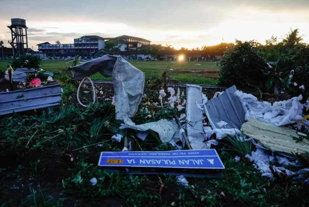 Keadaan bumbung Sekolah Kebangsaan Sijangkang Jaya musnah akibat kejadian ribut yang melanda pada Rabu. Foto Bernama