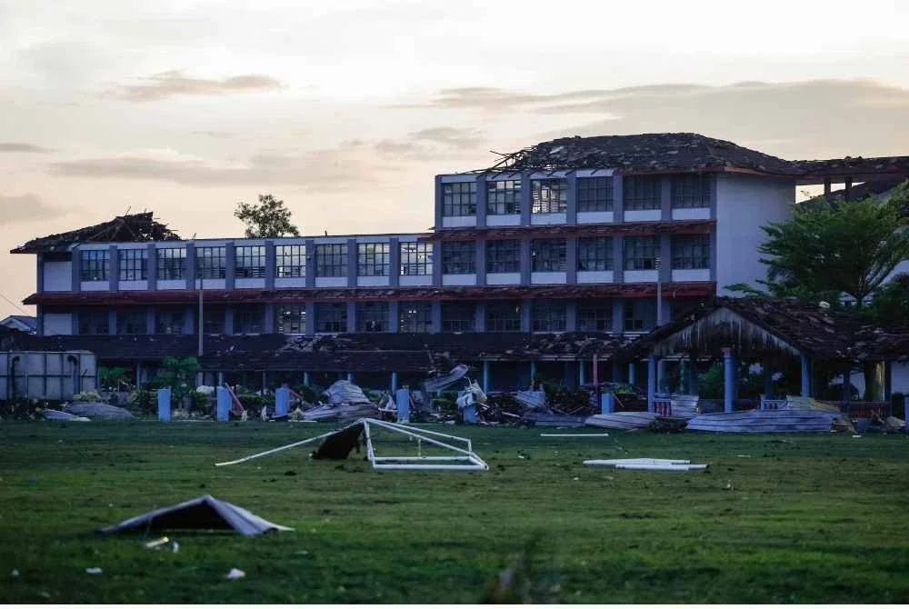 Keadaan bumbung Sekolah Kebangsaan Sijangkang Jaya musnah akibat kejadian ribut yang melanda pada Rabu. Foto Bernama
