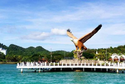 Pengiktirafan Langkawi sebagai pulau kedua terbaik dunia dalam senarai Top Islands: Reader’s Choice Awards 2025 membuktikan daya tarikannya masih kukuh di mata pelancong antarabangsa.