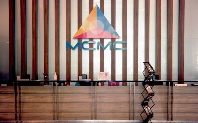 MCMC menasihatkan orang ramai yang telah memuat naik kandungan sedemikian agar segera memadamkannya bagi menghormati privasi serta maruah keluarga terlibat. Foto hiasan