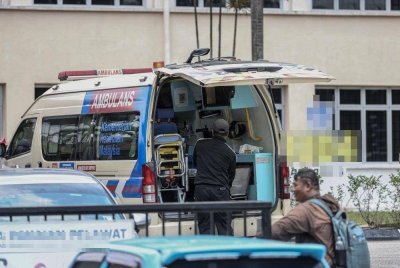 Seorang pelajar perempuan Tingkatan Tiga maut disyaki ditikam seorang pelajar lelaki dalam kejadian di sebuah sekolah menengah di Petaling Jaya.