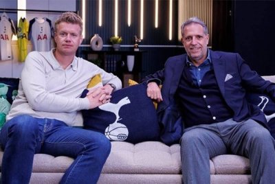 Paratici (kanan) kembali semula sebagai Pengarah Sukan Tottenham Hotspur.