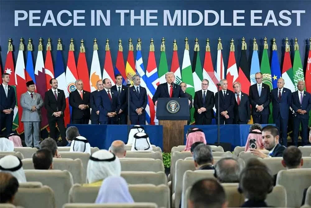 Presiden Amerika Syarikat, Donald Trump, berucap pada Sidang Kemuncak Keamanan Sharm El-Sheikh di pusat peranginan Laut Merah, Sharm El-Sheikh, Mesir.