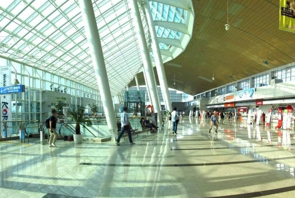 Lapangan Terbang Brussels membatalkan semua penerbangan berlepas selepas pekerja keselamatan menghentikan tugas. Gambar hiasan