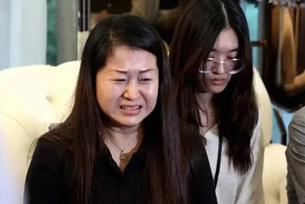 Ibu kepada seorang pelajar perempuan yang maut selepas dipercayai ditikam oleh rakan sekolahnya di Bandar Utama mendakwa anaknya mengalami sebanyak 200 kesan tikaman. FOTO: THE STAR