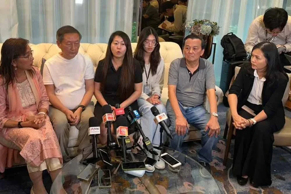 Wong Lee Ping (tiga dari kiri) ketika sidang akhbar di Nirvana Center Kuala Lumpur pada Khamis.