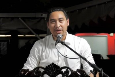 Wan Ahmad Fayhsal semasa menyampaikan ceramah sempena Sambutan 70 Tahun Pas Kelantan dan 35 Tahun Membangun Bersama Islam (MBI) Peringkat Pas Kawasan Machang pada malam Rabu.