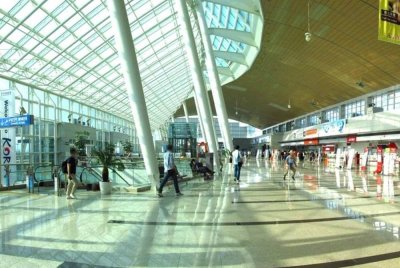 Lapangan Terbang Brussels membatalkan semua penerbangan berlepas selepas pekerja keselamatan menghentikan tugas. Gambar hiasan
