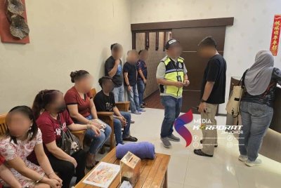 Antara warga asing yang ditahan untuk tindakan lanjut. Foto JIM Johor